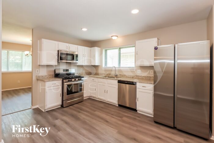 Building Photo - 2515 N Spring Dr