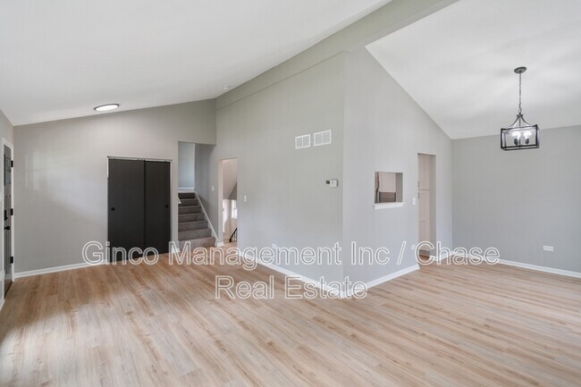 Building Photo - 242 S Harper Ave