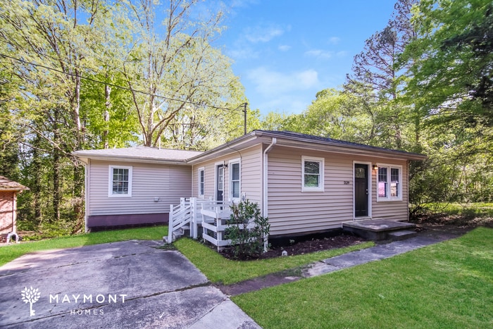 Building Photo - 2139 Charles St