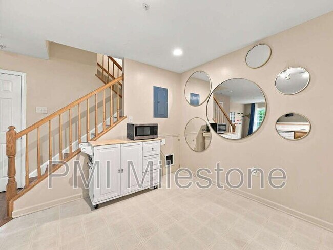 Building Photo - 2132 Bristol Dr