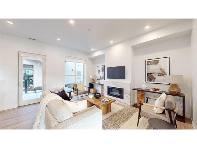 Building Photo - 4 West Dr