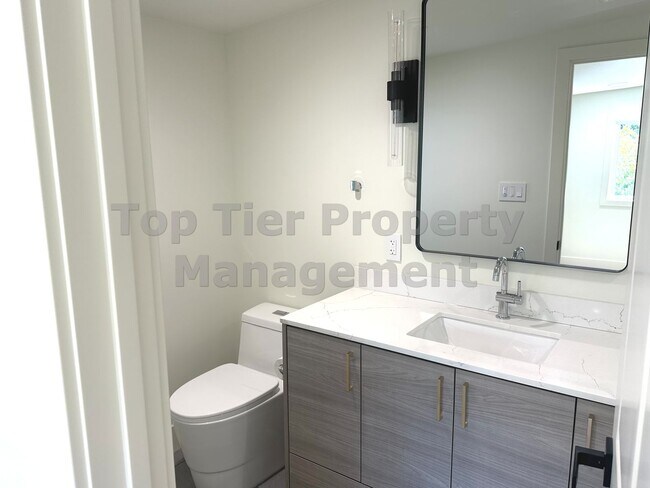 Building Photo - Beautifully Remodeled 4 Bedroom / 3 Bath /...