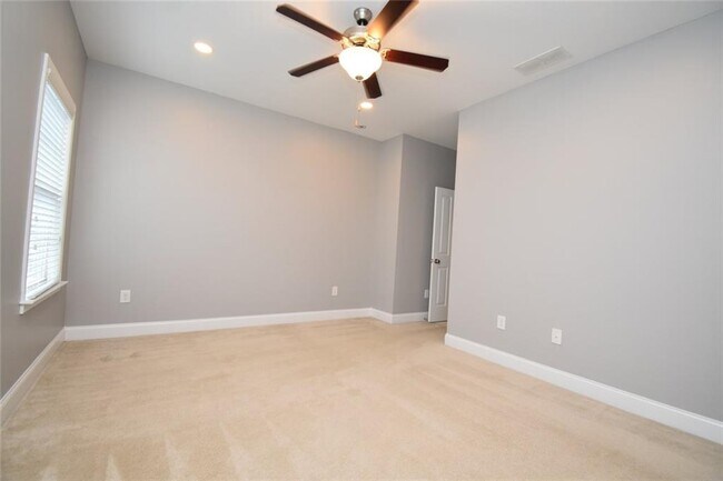 Building Photo - 2625 Hickory Hill Dr