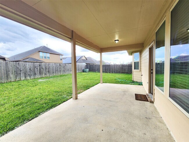 Building Photo - 4407 Greenleaf Dr