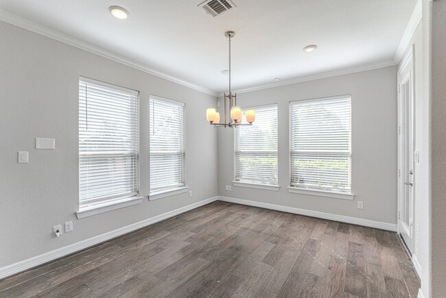 Building Photo - 6 Winter Thicket Pl