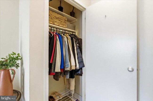 Building Photo - 1111 Arlington Blvd