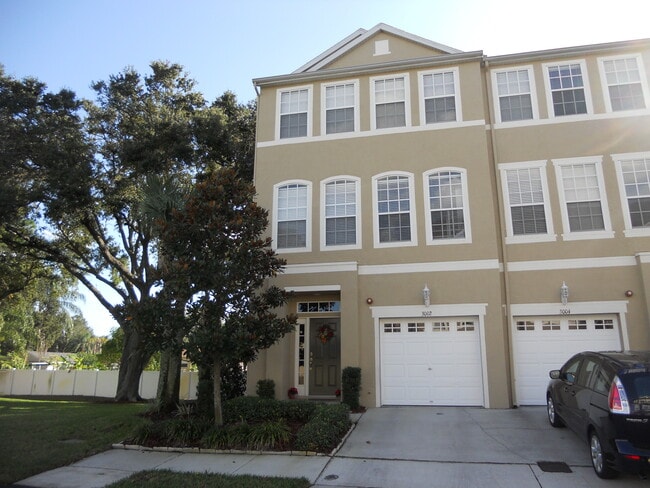 Building Photo - 3002 Pointeview Dr
