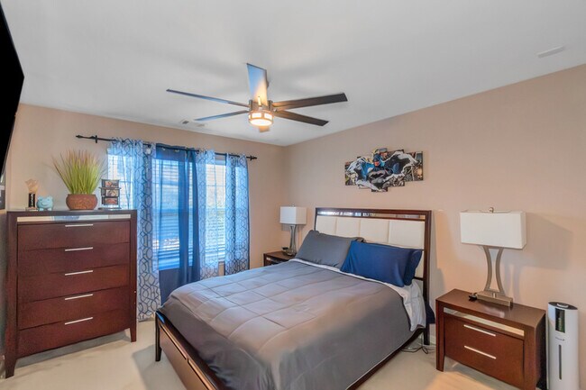 Building Photo - 3863 Pin Oak St