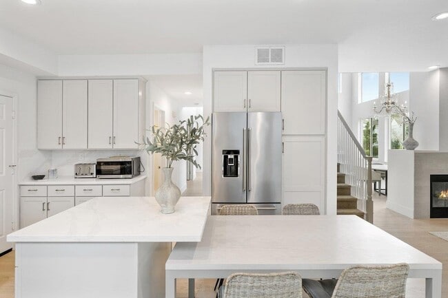 Building Photo - 142 Monaco Dr