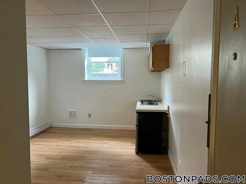 Building Photo - 405 Beacon St