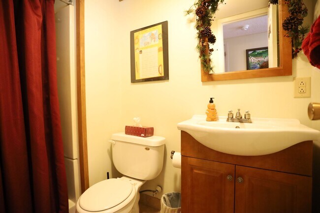 Building Photo - Summer Seasonal 6 Month Lease Available!  $1,700/ mo Charming Two-Bedroom Condo in Waterville, NH!