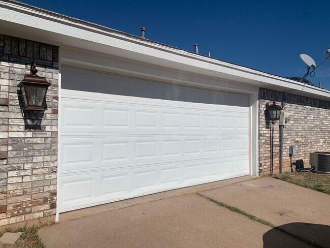 Building Photo - 7633 Thompson Pky