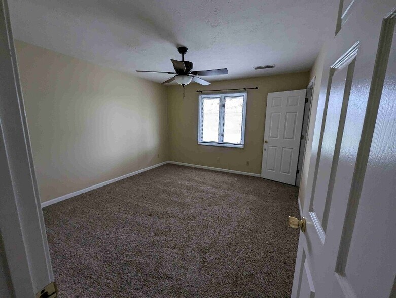 Building Photo - 5833 Benton Rd