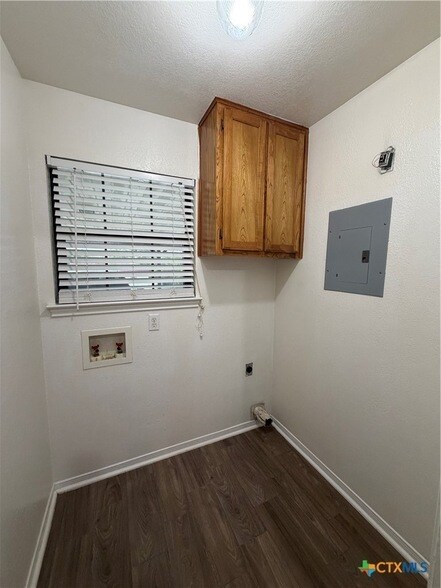 Building Photo - 802 Hackberry St