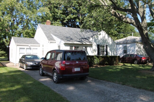 Building Photo - In-Unit Washer and Dryer