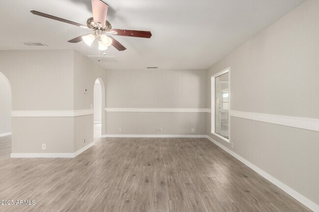 Building Photo - 4001 W Libby St