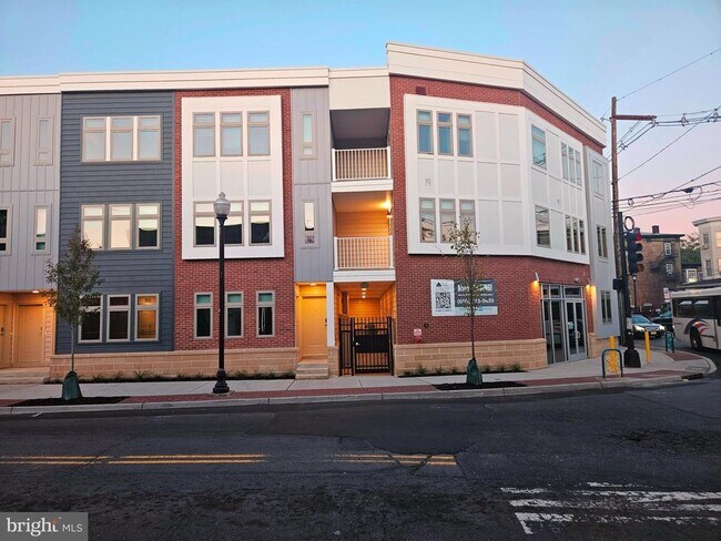 Building Photo - 200 Hamilton Ave