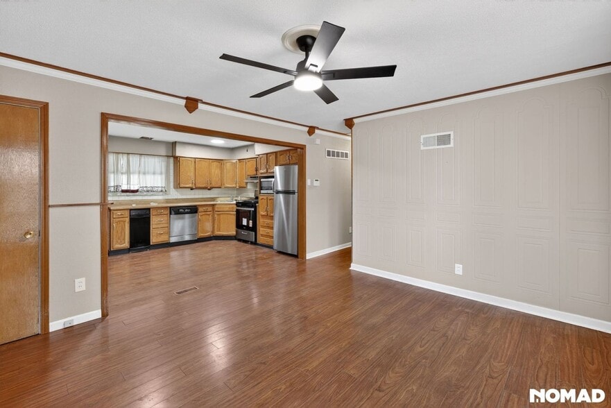 Building Photo - 1550 Moellering Dr