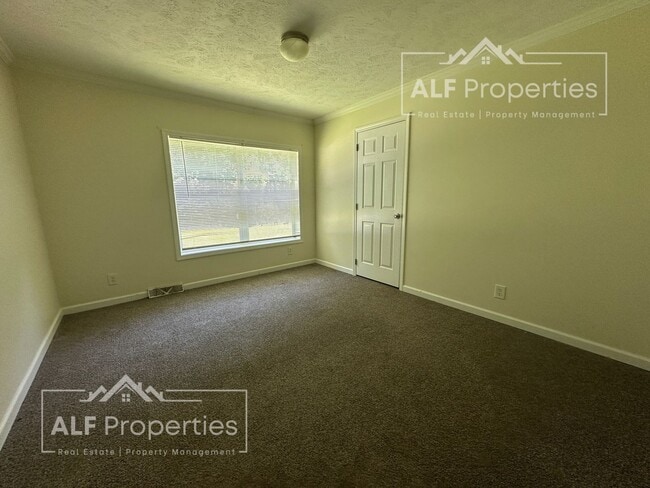 Building Photo - Charming & Secluded 3-Bedroom 2 Bathroom H...