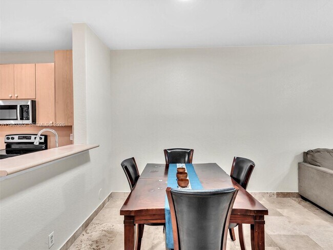 Building Photo - 3853 Tree Top Dr