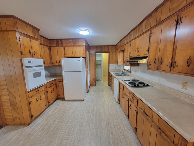 Building Photo - 1125 Crestview Ave