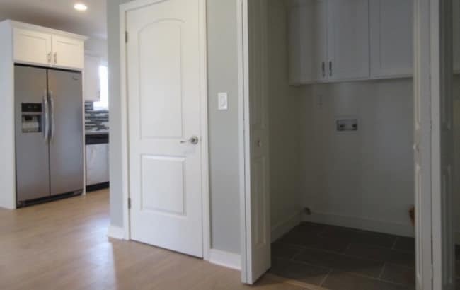 Building Photo - 627 N Mariposa Ave