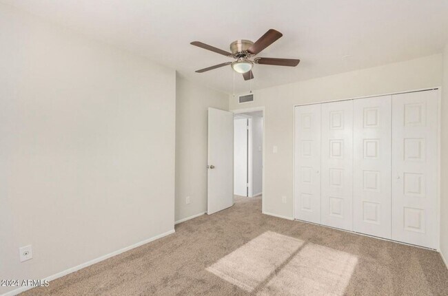 Building Photo - Spacious 4BR Townhome in Phoenix