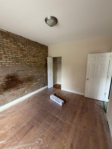 Building Photo - 4605 N Kimball Ave