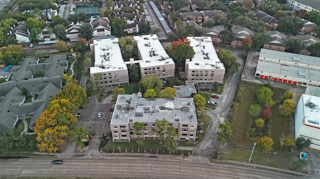 Building Photo - 2209 S Braeswood Blvd