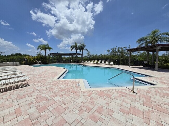 Building Photo - 1 Bed 1 Bath Condo For Rent in Tampa $1499