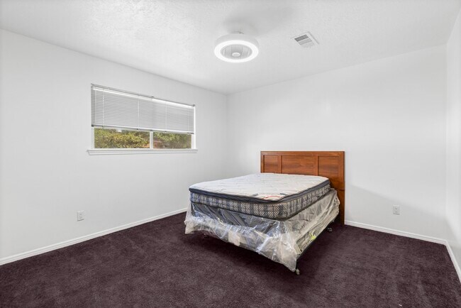 Building Photo - 5206 Lodge Creek Dr