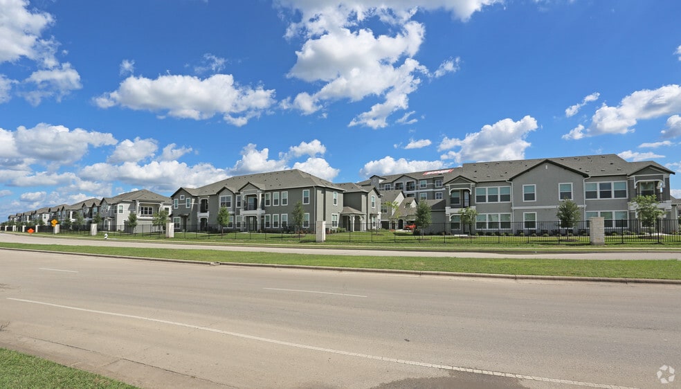 Primary Photo - Travesia Apartments