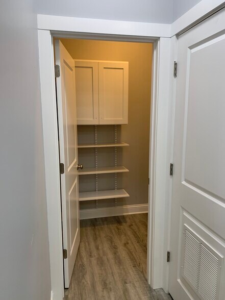 Building Photo - 600 Center St