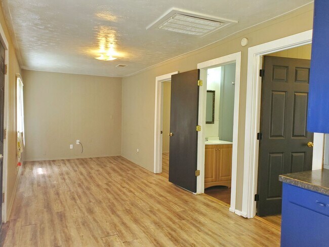 Building Photo - 485 Old Hwy 90 W, #31 Vidor, TX 77662