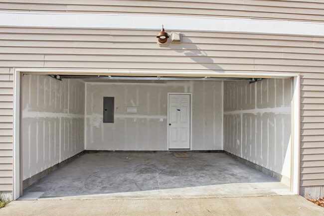 Building Photo - 174 McMenamy Rd