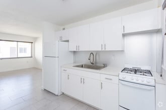 Interior Photo - 3200 Mary St