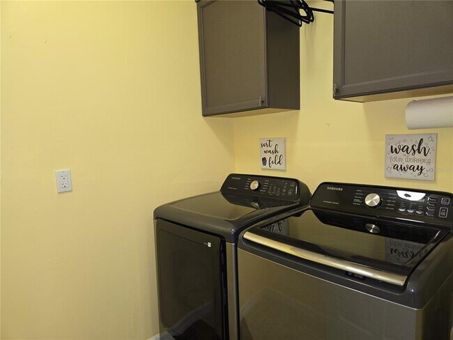 Building Photo - 7436 Mikasa Dr