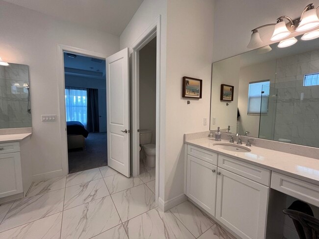 Building Photo - 5663 St Armands Way