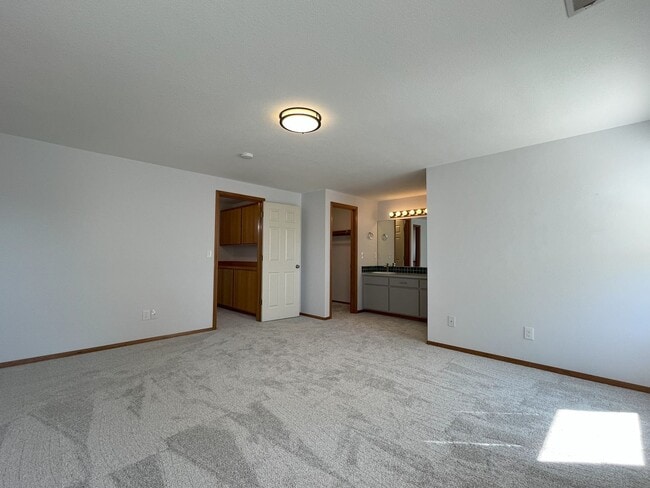 Building Photo - Spacious 4-Bedroom, 2.5-Bathroom Home with...