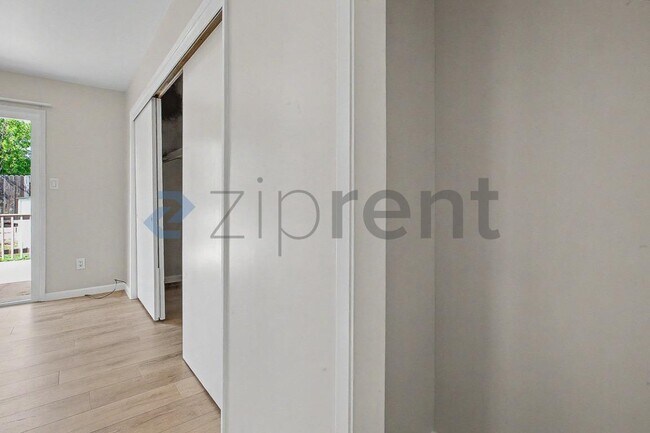 Building Photo - 2307 N Cirby Way