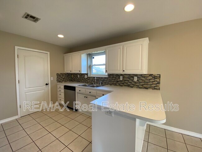 Building Photo - 1601 S 24th Pl