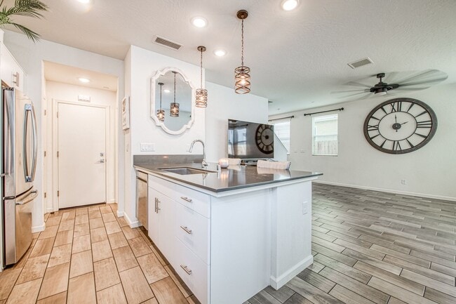 Building Photo - Stunning Clovis Home!