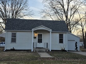 Building Photo - 678 E Grove St