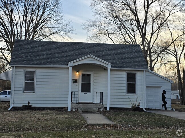 Building Photo - 678 E Grove St