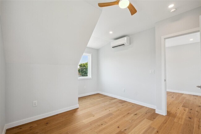 Building Photo - 46 Hudson St