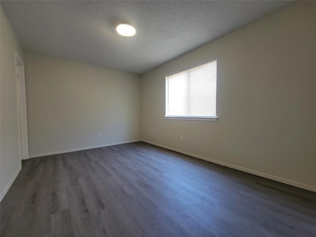 Building Photo - 12303 Alderbrook Dr