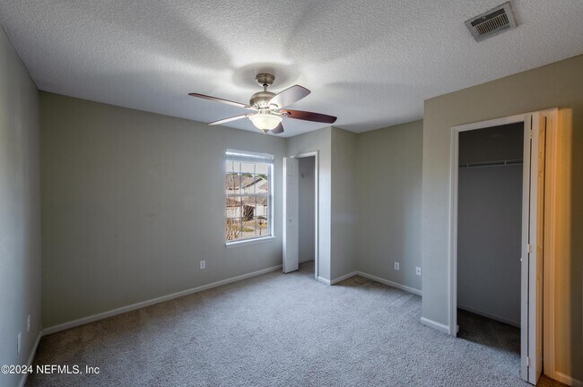 Building Photo - 807 Scrub Jay Dr