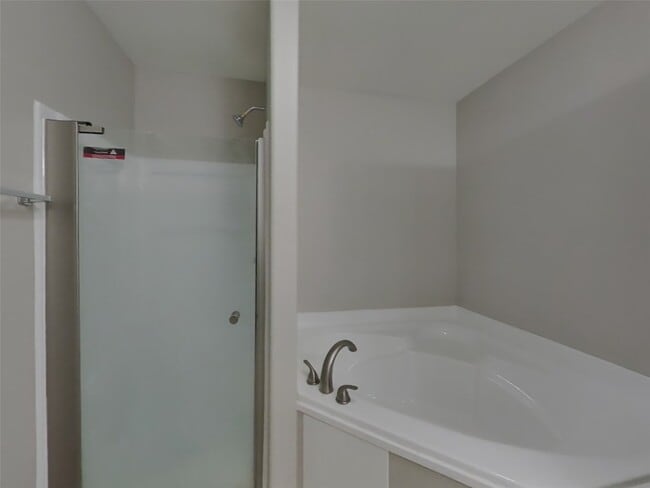 Building Photo - 815 Marigold Rd