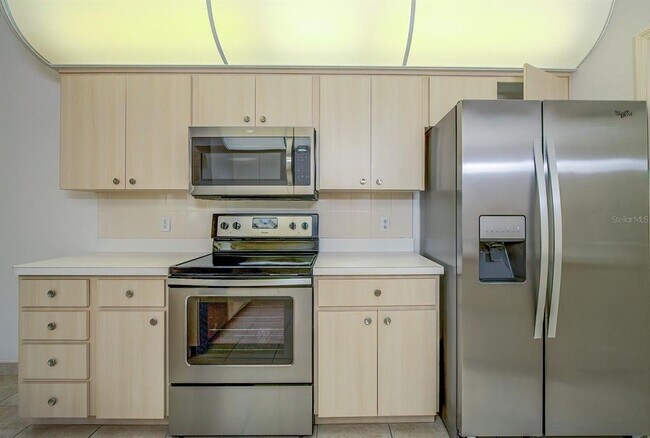 Building Photo - 5 Strawood Point