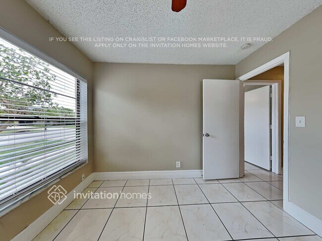 Building Photo - 11520 Whisper Sound Dr